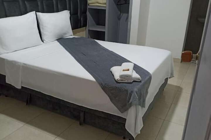Room 5 of 10