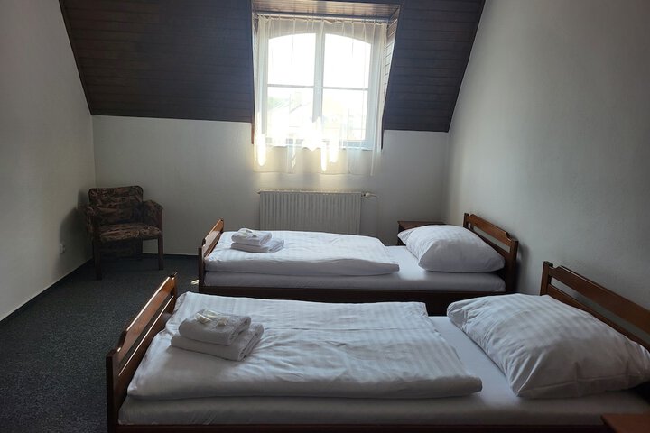 Room 8 of 18