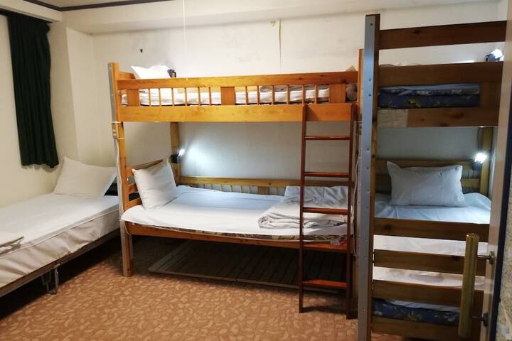 Room 28 of 66
