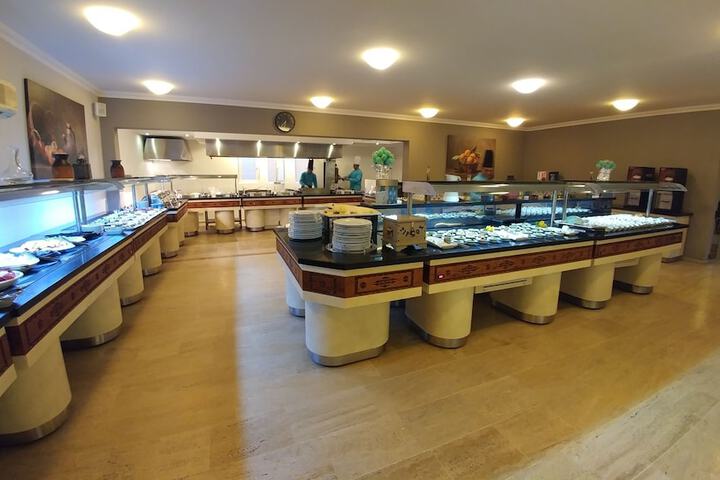 Dining 47 of 63