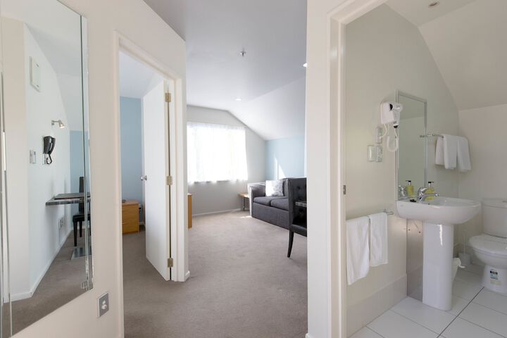 Room 10 of 33