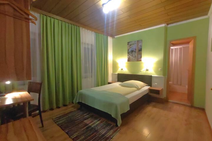 Room 43 of 76