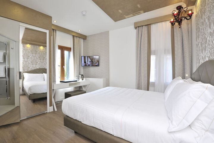 Room 2 of 34