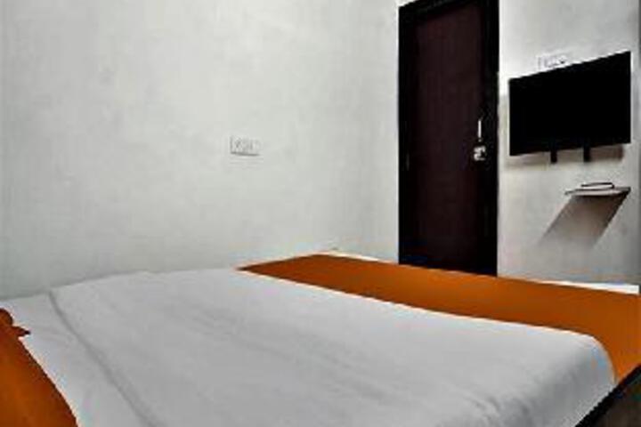 Room 25 of 43
