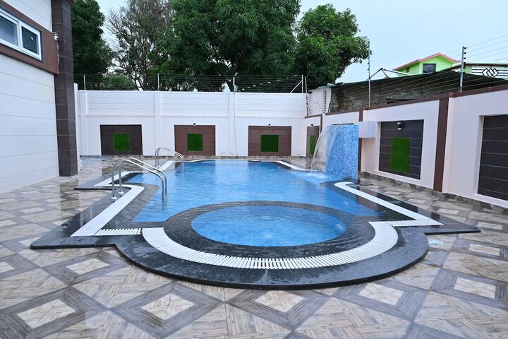 Pool 78 of 123