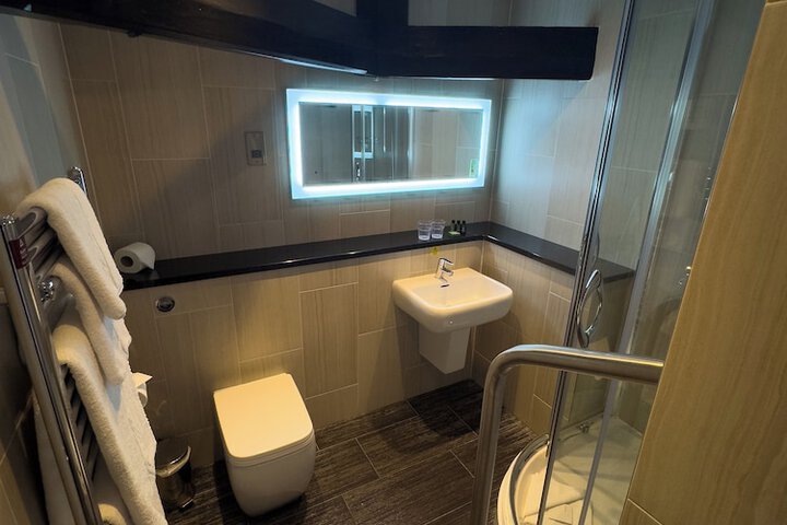Room 47 of 102