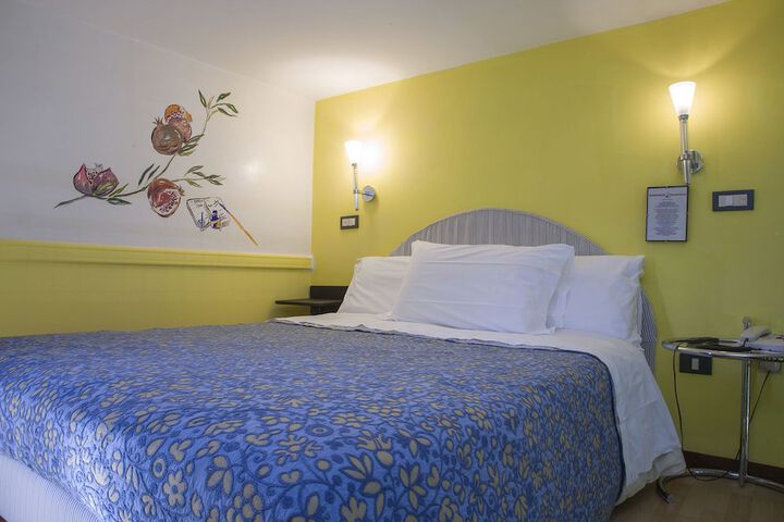 Room 10 of 61