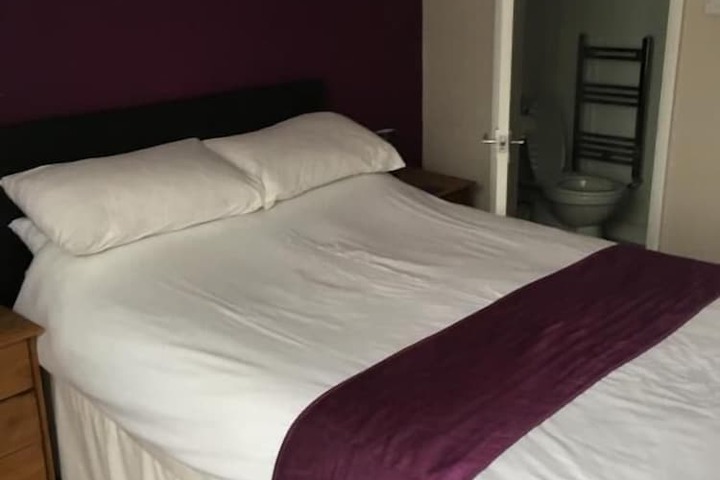 Room 16 of 28