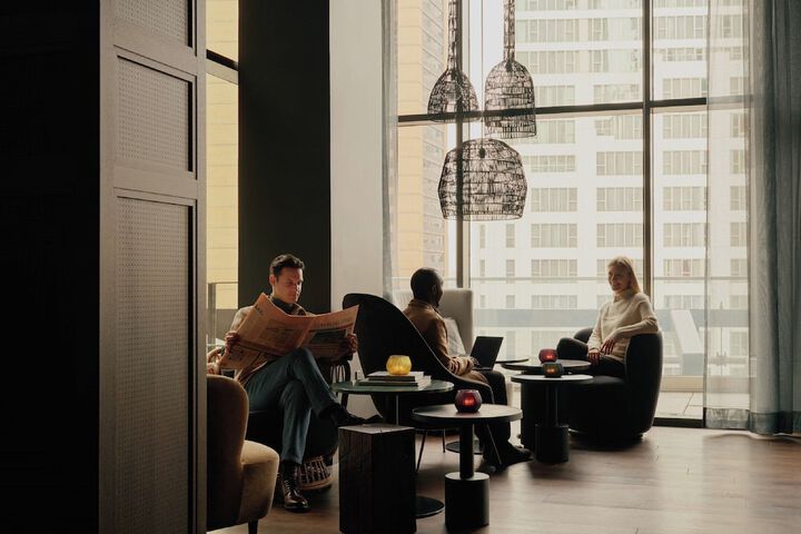 Lounge 48 of 64