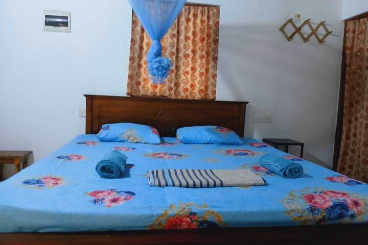 Room 9 of 43