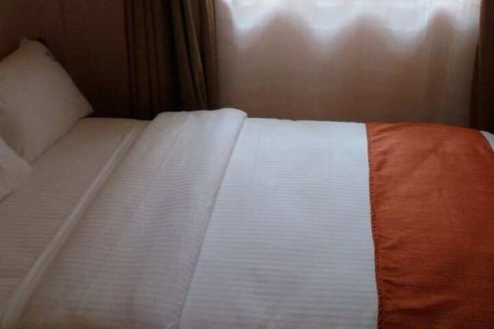 Room 6 of 25