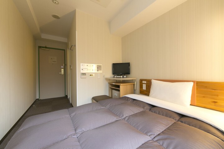 Room 12 of 34