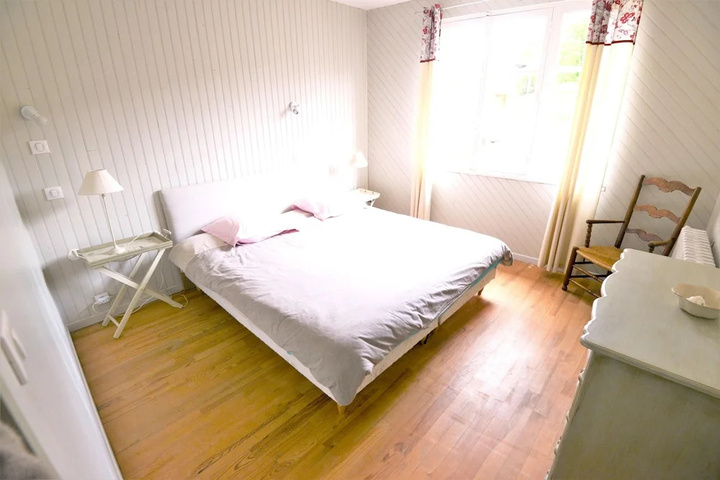 Room 3 of 9