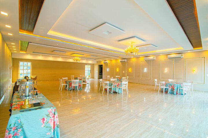 Ballroom/Hall 53 of 70
