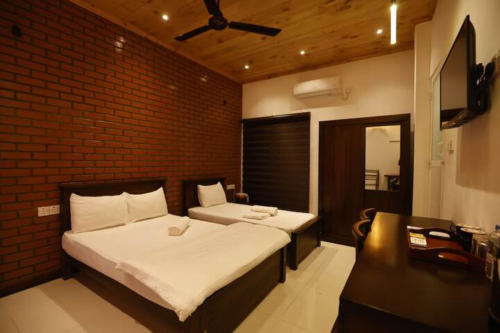Room 3 of 26