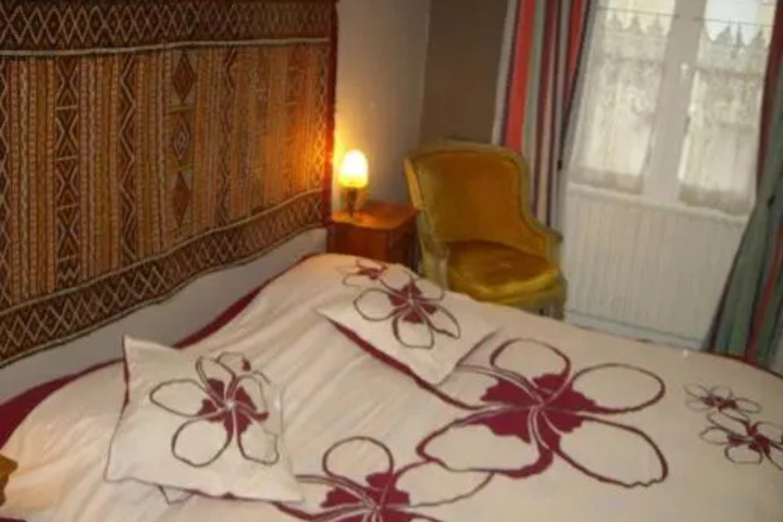 Room 5 of 12