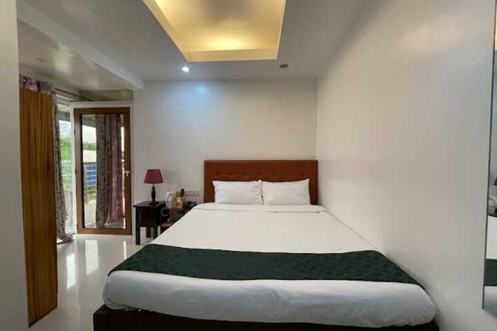 Room 33 of 63