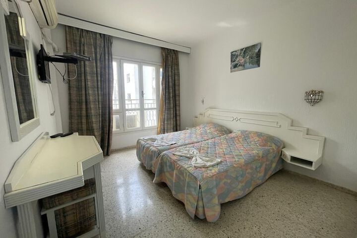 Room 6 of 11