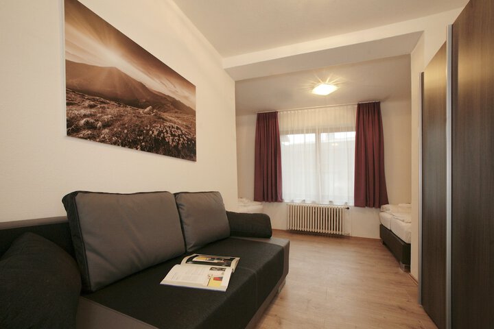 Room 12 of 37