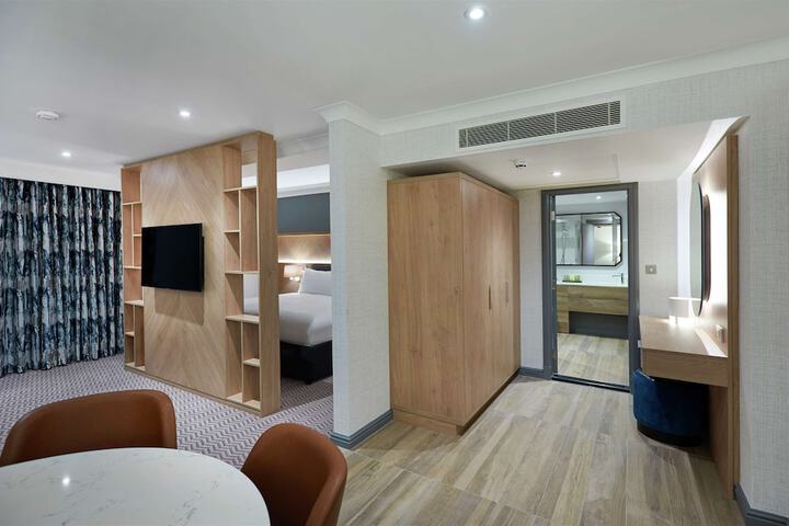 Room 28 of 67