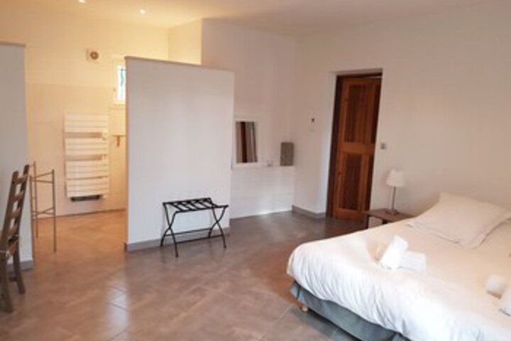Room 4 of 51