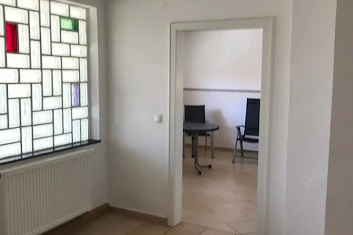 Room 9 of 10