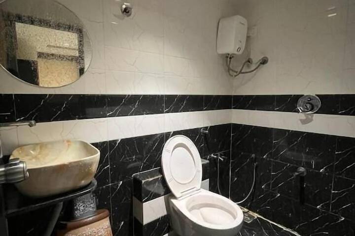 Room 6 of 7