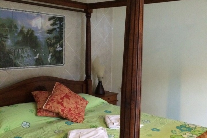 Room 11 of 32