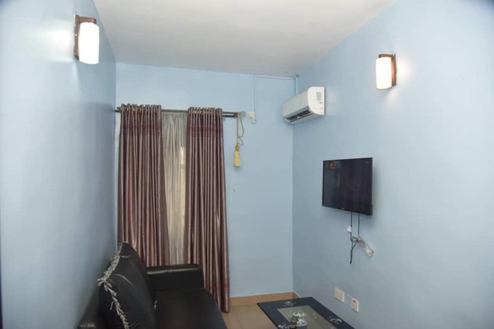 Room 7 of 12