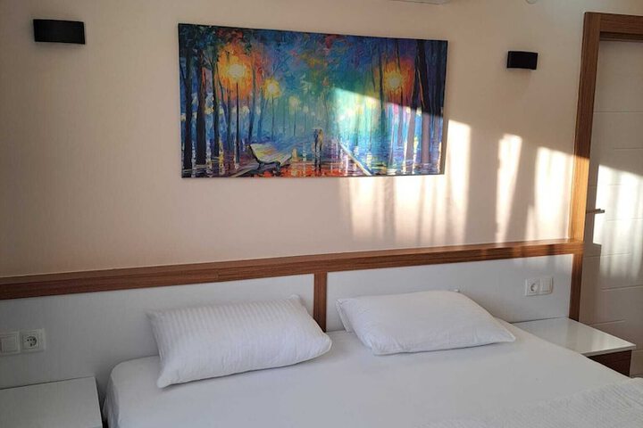 Room 10 of 151