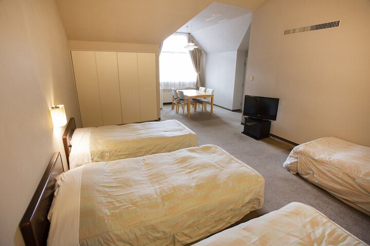 Room 15 of 108