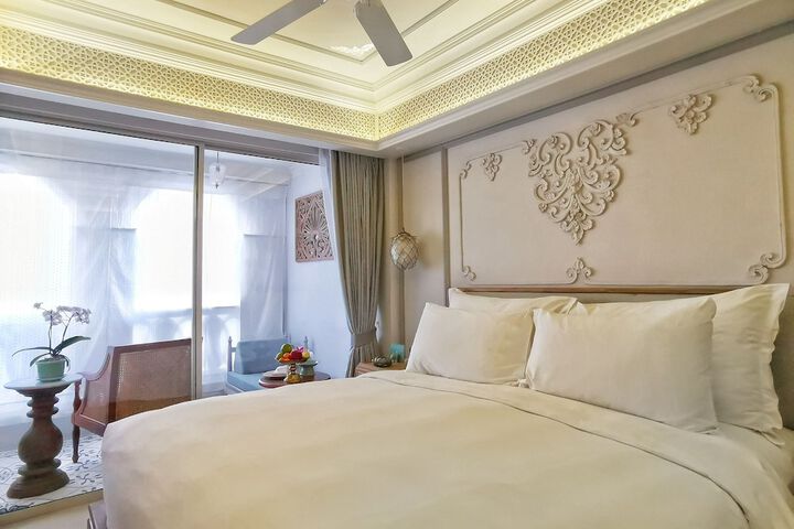 Room 8 of 93