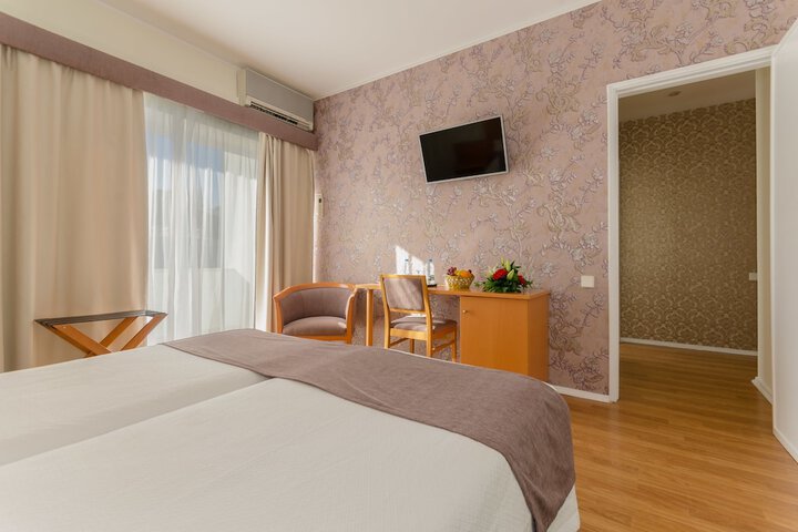 Room 15 of 108
