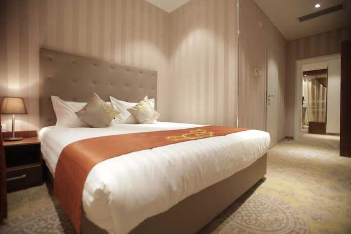 Room 13 of 38
