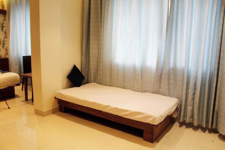 Room 9 of 18