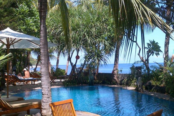 Hotel Pool