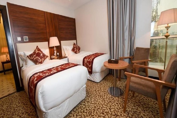 Room 10 of 34