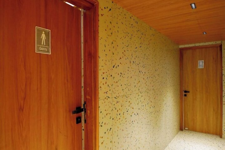 Room 33 of 108