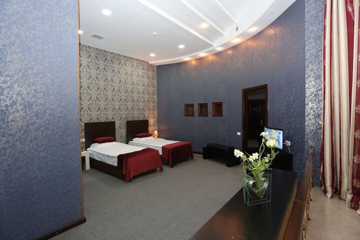 Room 5 of 16
