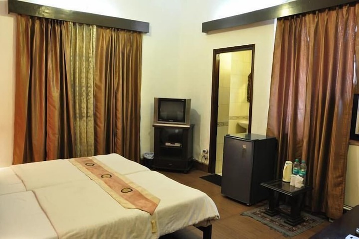 Room 4 of 26