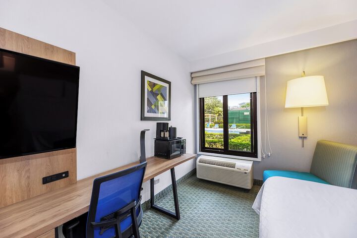 Room 73 of 125