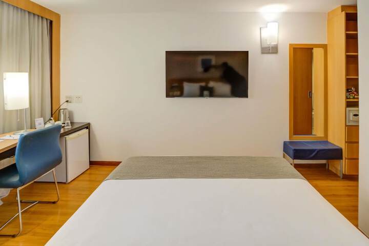 Room 40 of 150