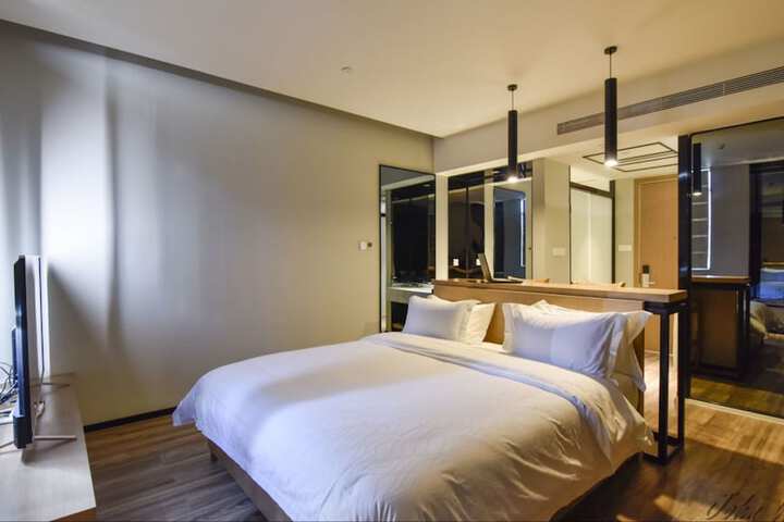 Room 6 of 26