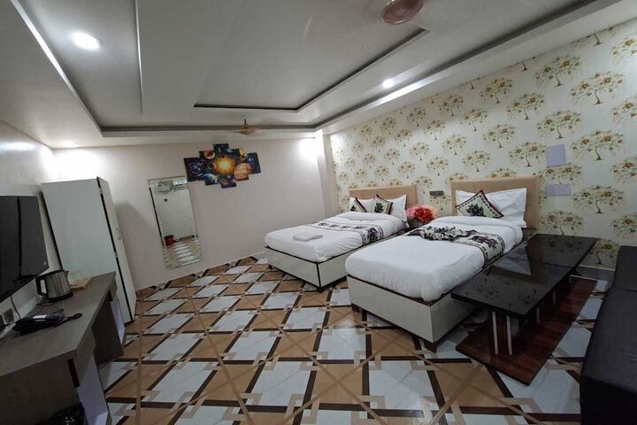 Room 21 of 38