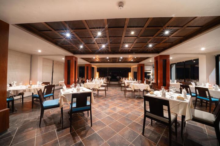 Dining 77 of 116