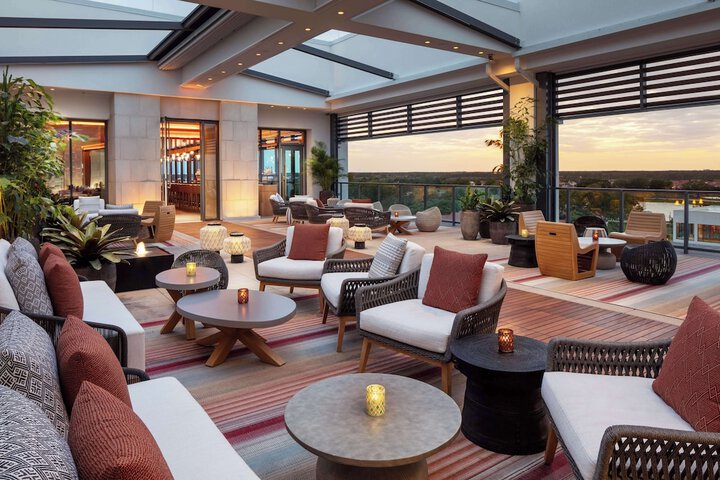 Lounge 198 of 243