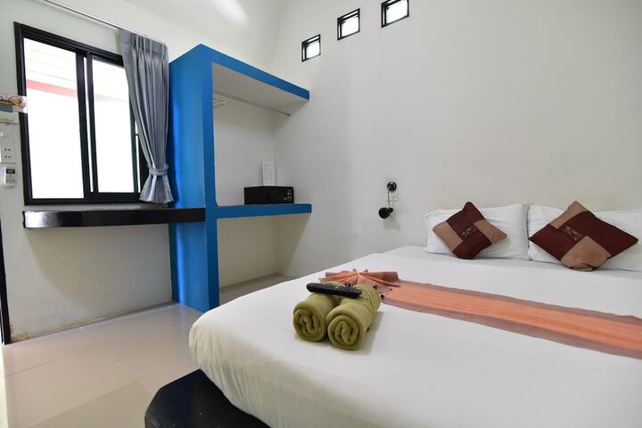 Room 9 of 48