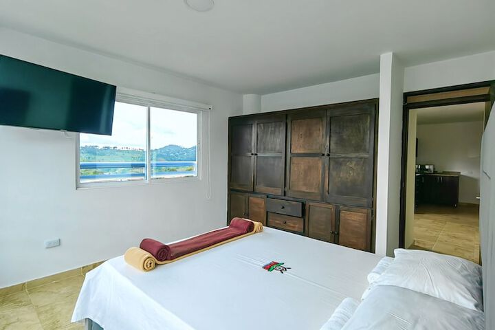 Room 6 of 30