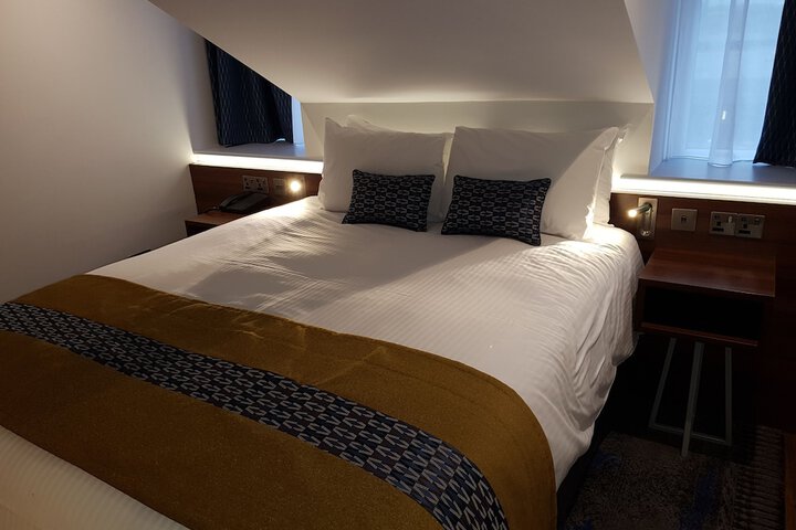 Room 2 of 72