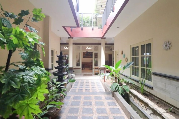 Room 9 of 33